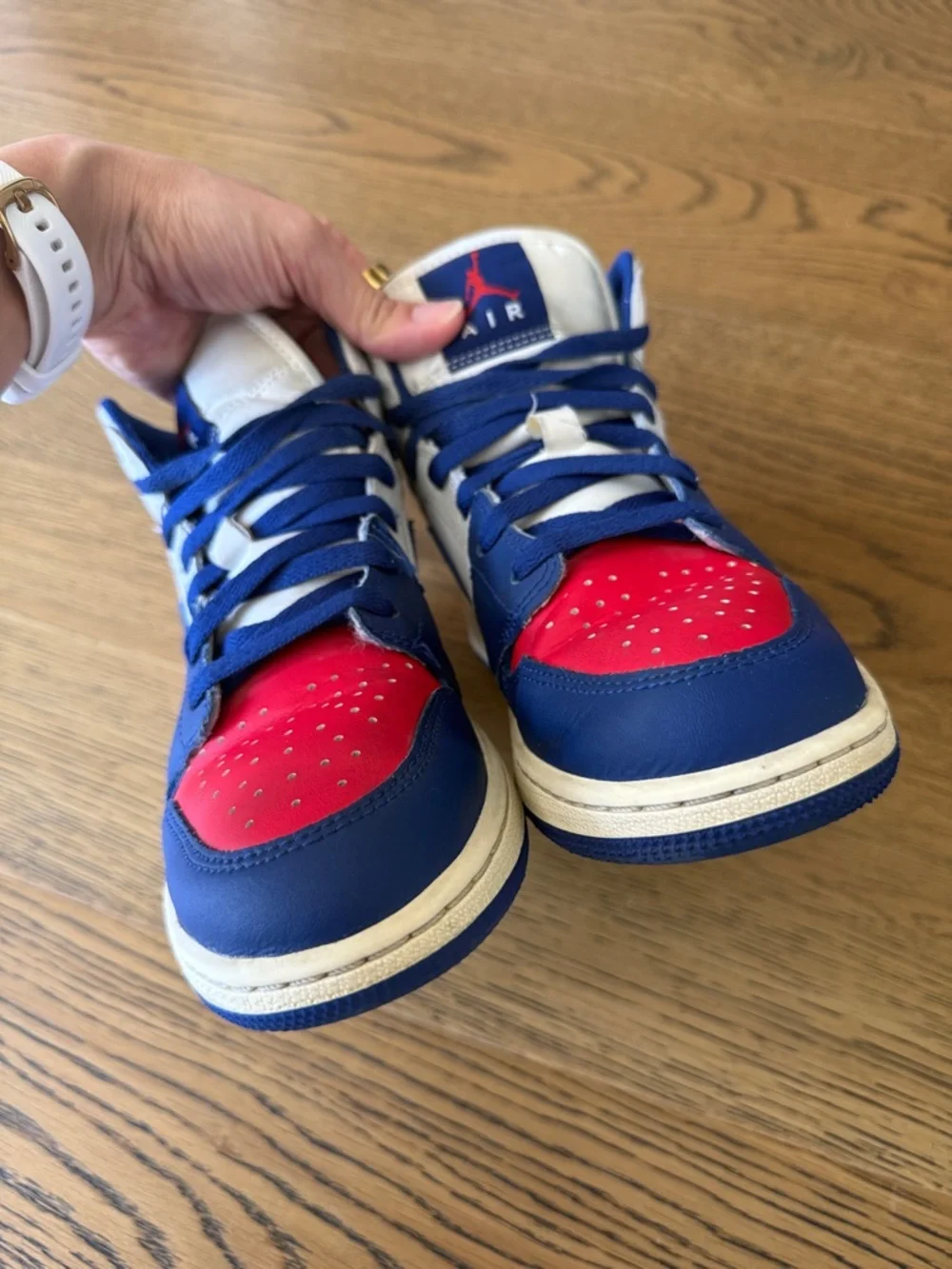 Nike Air Jordan 1 Mid - kids size 5.5Y - Picture 7 of 8